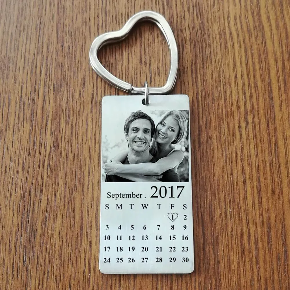 Customized Stainless Steel Photo Calendar Keychain